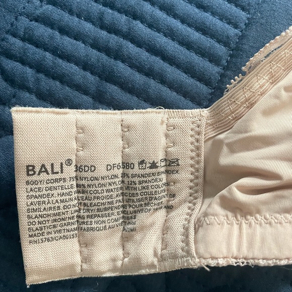 3 Bali Bras excellent condition 36dd - Picture 6 of 10